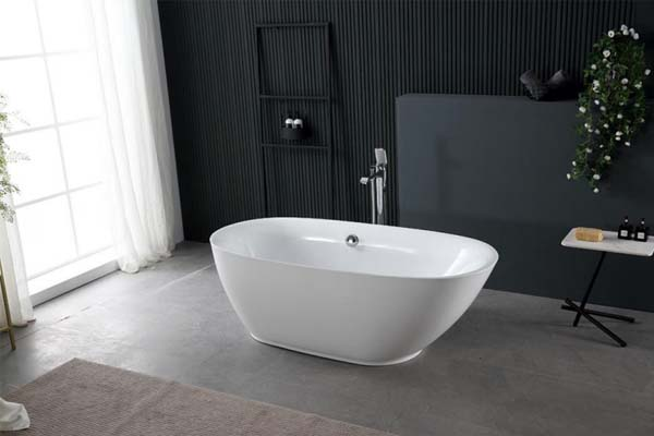 Free standing bathtub